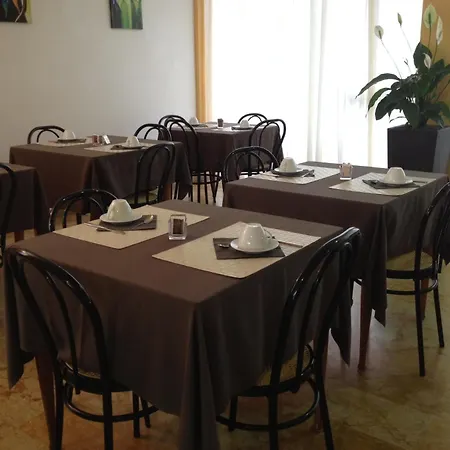 Capitol 酒店 佩萨罗